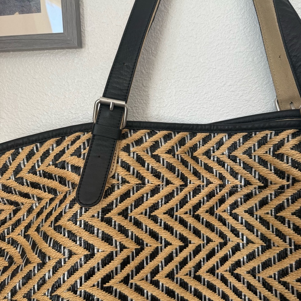 TOMS Island Chevron Woven Straw Large Tote Bag - Picture 7 of 9